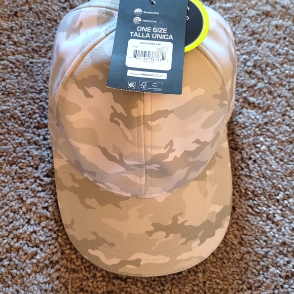 Nwt Universal hat - Picture 1 of 1